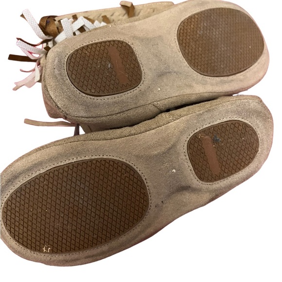 DISNEY parks POCAHONTAS COSTUME SHOES GIRLS Boots moccasin sz 2-3 - Picture 2 of 3